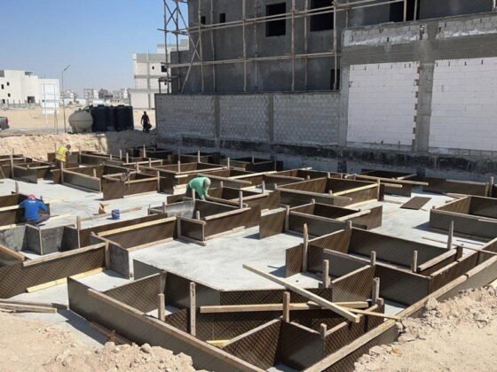 مشهد لمبنى سكني ضمن أعمال البناء والإنشاء في جدة