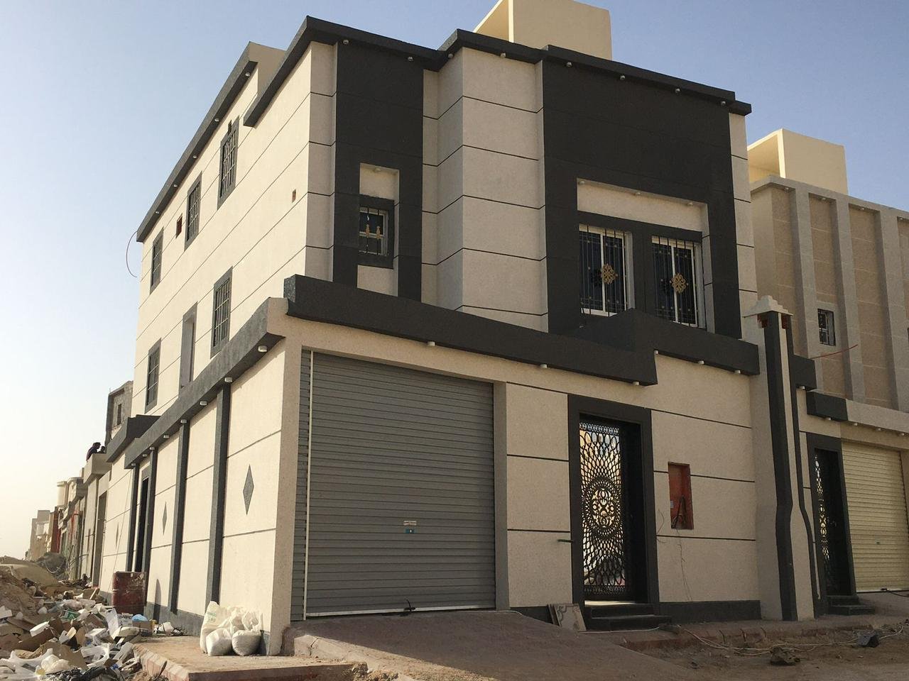 تنفيذ أعمال تشطيب وترميم ضمن خدمات المقاولات في جدة